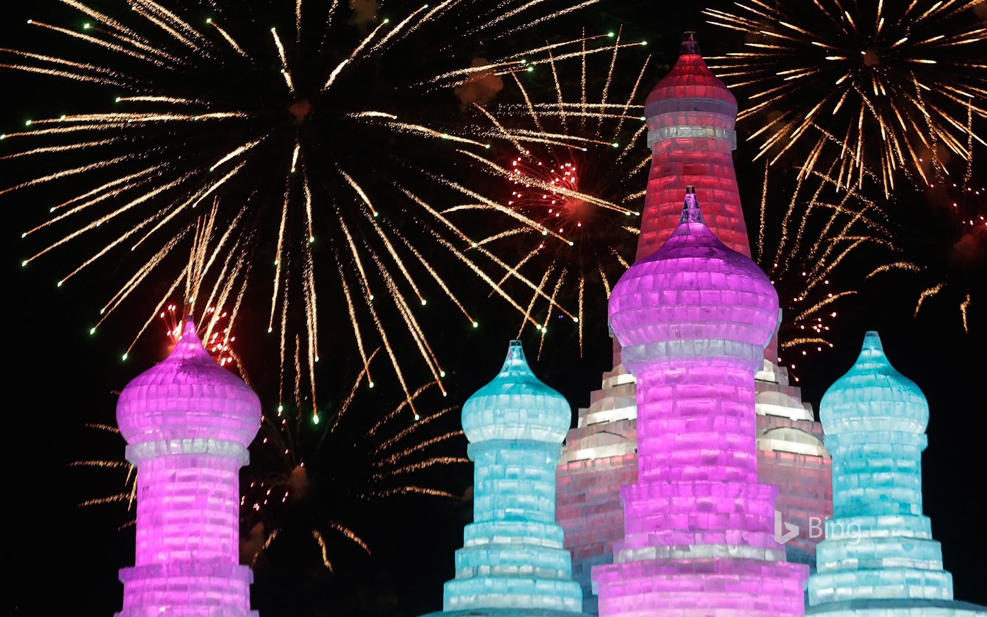 [Great Cold Today] Fireworks in full bloom at Harbin International Snow and Ice Festival, Harbin, Heilongjiang