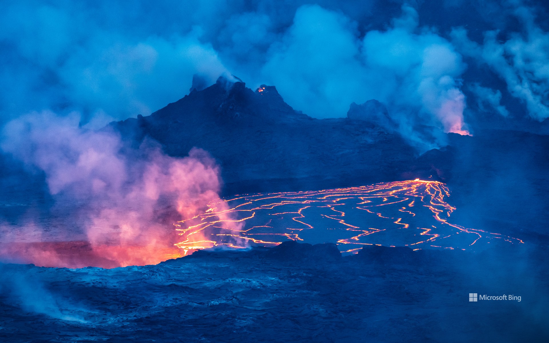 Halema'uma'u Crater's lava lake, Kīlauea Caldera, Hawai'i Volcanoes National Park, Hawaii