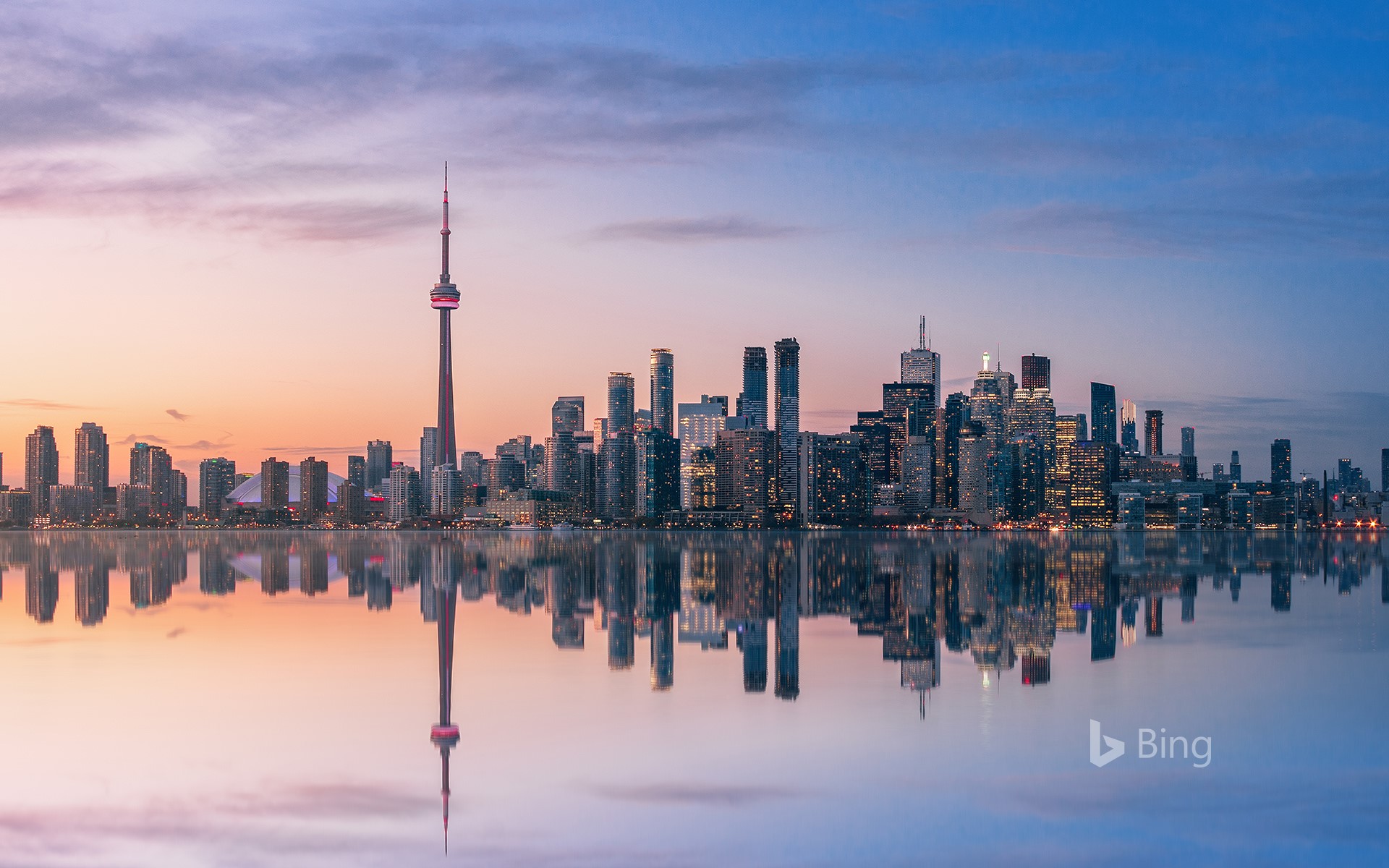 Skyline at sunset, Toronto, Canada